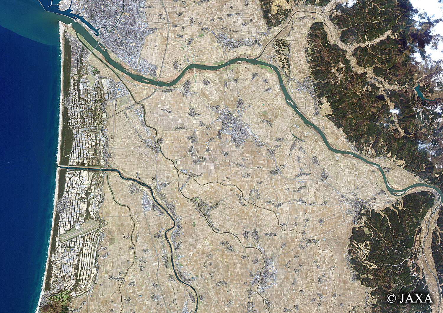 だいちから見た日本の都市 庄内町:衛星画像