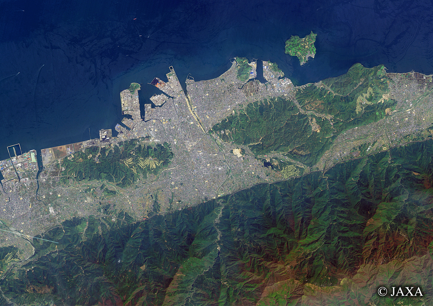 だいちから見た日本の都市 新居浜市周辺:衛星画像
