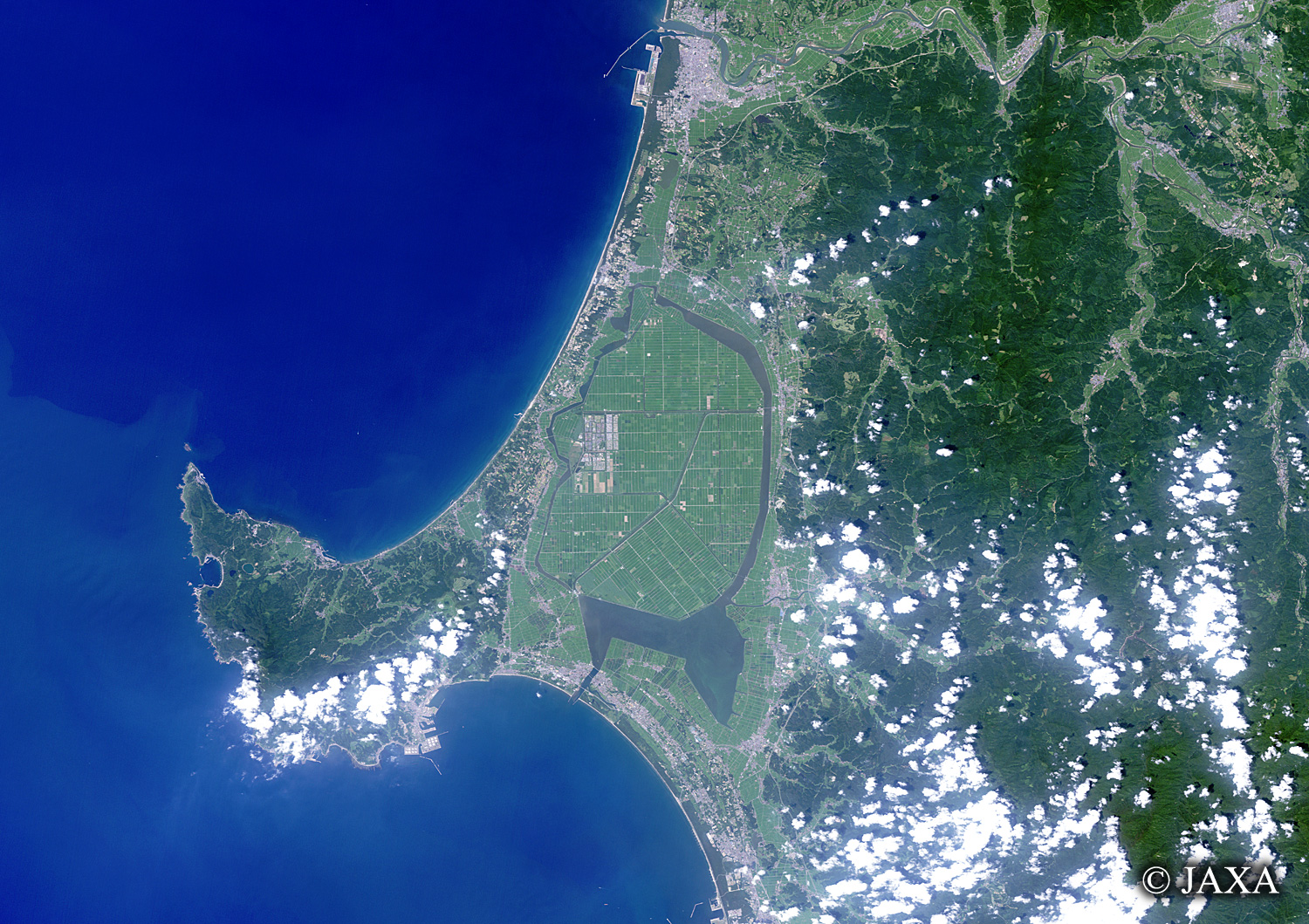 だいちから見た日本の都市 男鹿半島と八郎潟:衛星画像