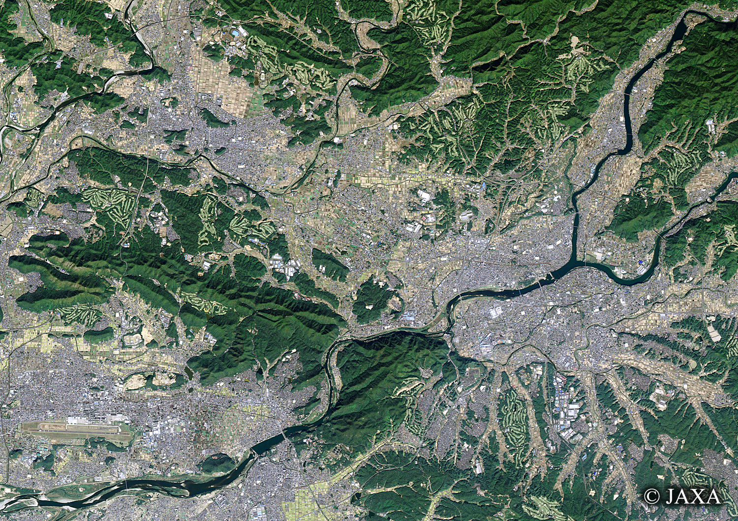 だいちから見た日本の都市 関市周辺:衛星画像