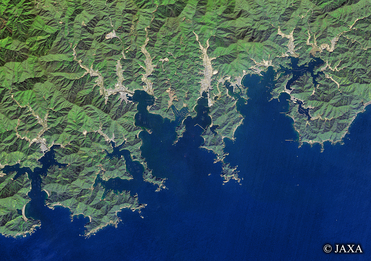 だいちから見た日本の都市 贄湾周辺:衛星画像