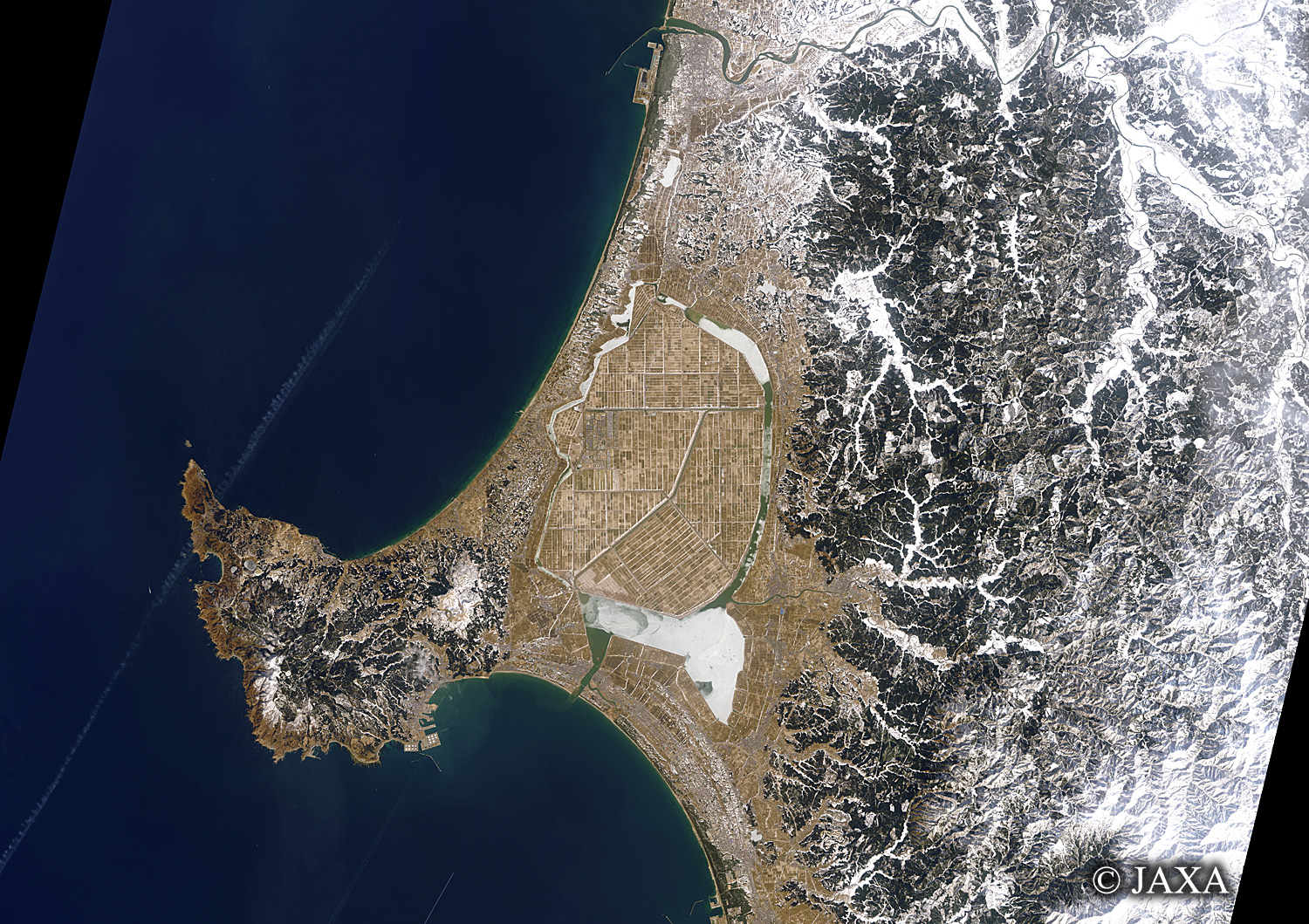 だいちから見た日本の都市 男鹿半島と八郎潟:衛星画像