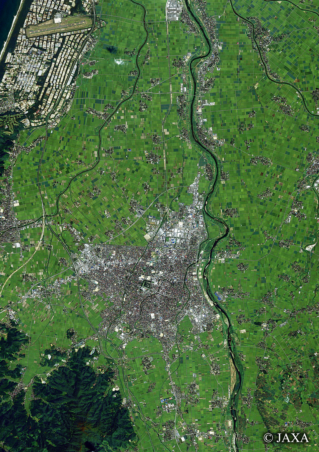 だいちから見た日本の都市 鶴岡市周辺:衛星画像