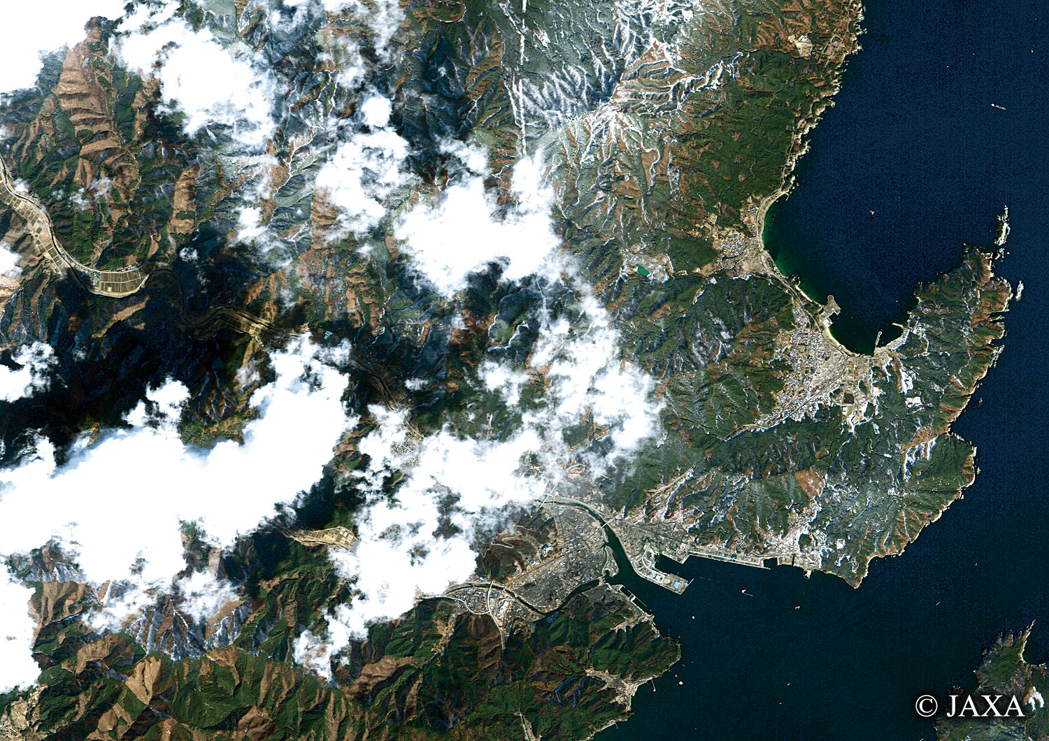 だいちから見た日本の都市 震災後の大槌町:衛星画像