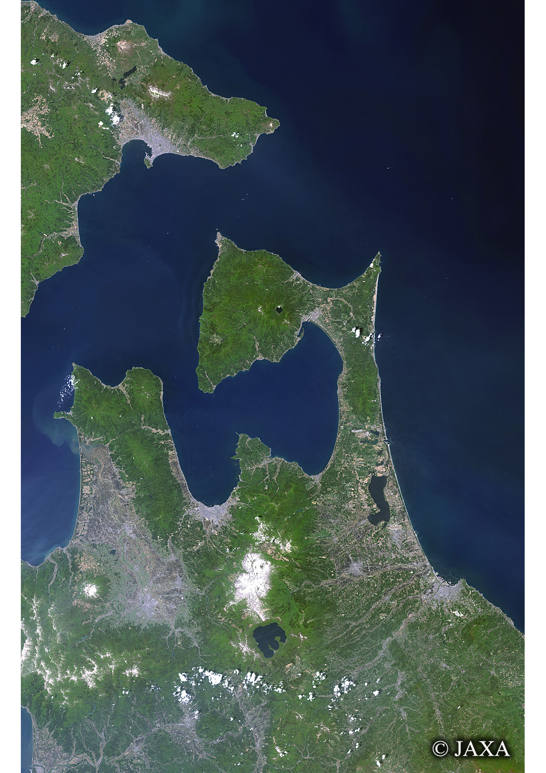 だいちから見た日本の都市 津軽海峡の初夏:衛星画像