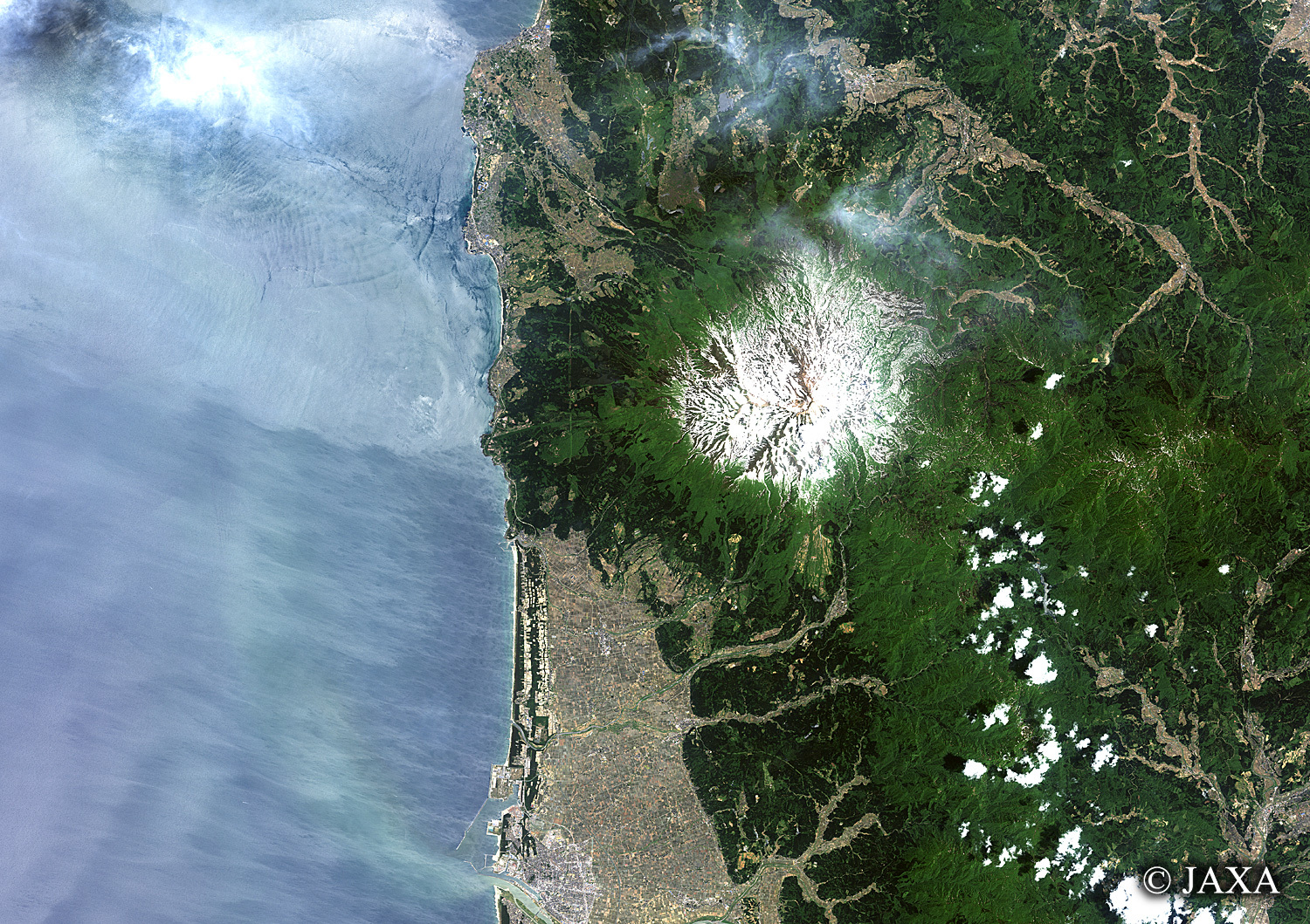 だいちから見た日本の都市 鳥海山:衛星画像